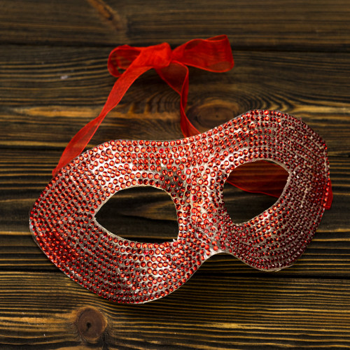Венецианская маска со стразами (красная)